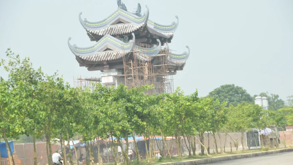 Đi Bái Đính vào sáng sớm có đẹp không? Kinh nghiệm tham quan khi ít khách